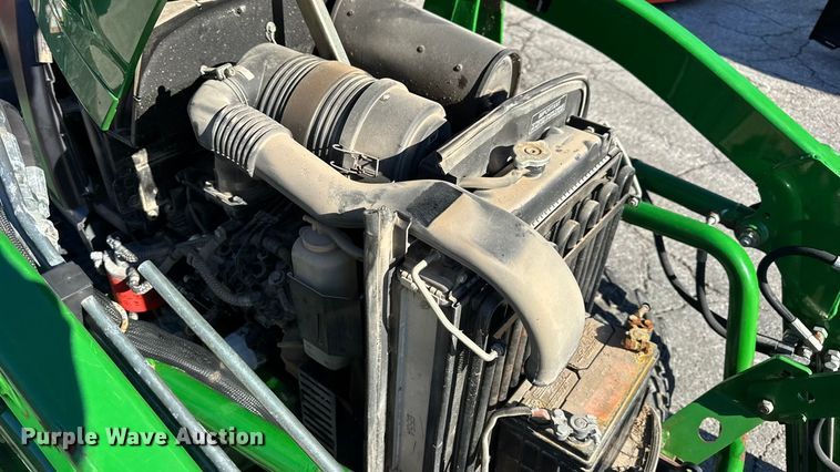 image for item EN0868 2015 John Deere 2032R MFWD tractor