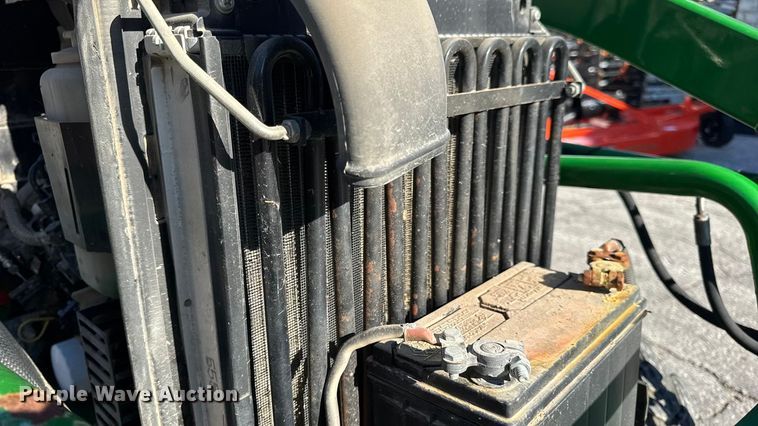 image for item EN0868 2015 John Deere 2032R MFWD tractor