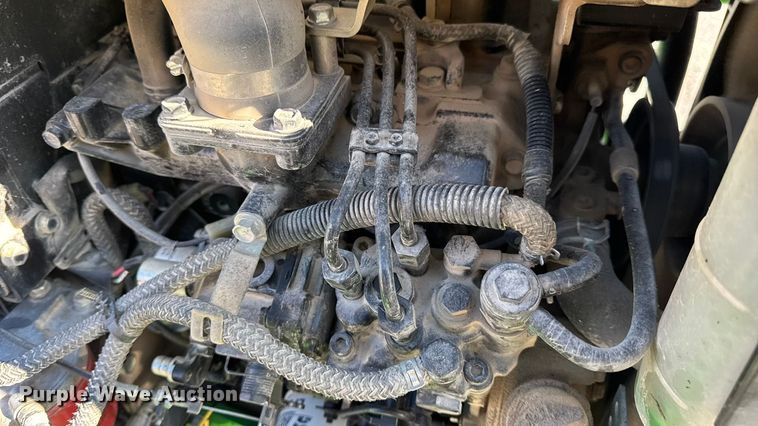 image for item EN0868 2015 John Deere 2032R MFWD tractor