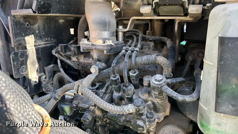 image for item EN0868 2015 John Deere 2032R MFWD tractor