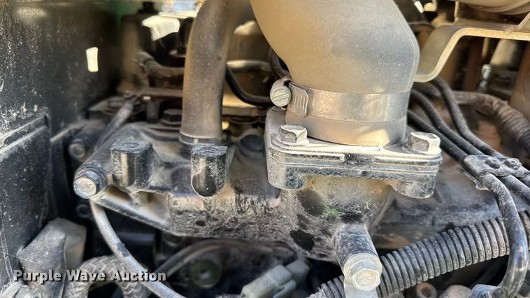 image for item EN0868 2015 John Deere 2032R MFWD tractor