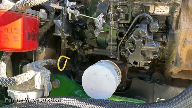 image for item EN0868 2015 John Deere 2032R MFWD tractor