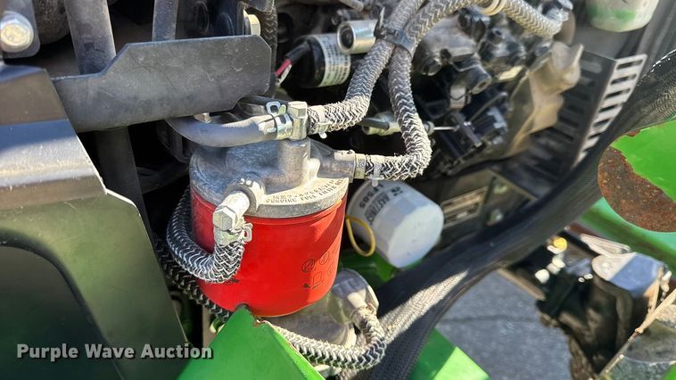 image for item EN0868 2015 John Deere 2032R MFWD tractor