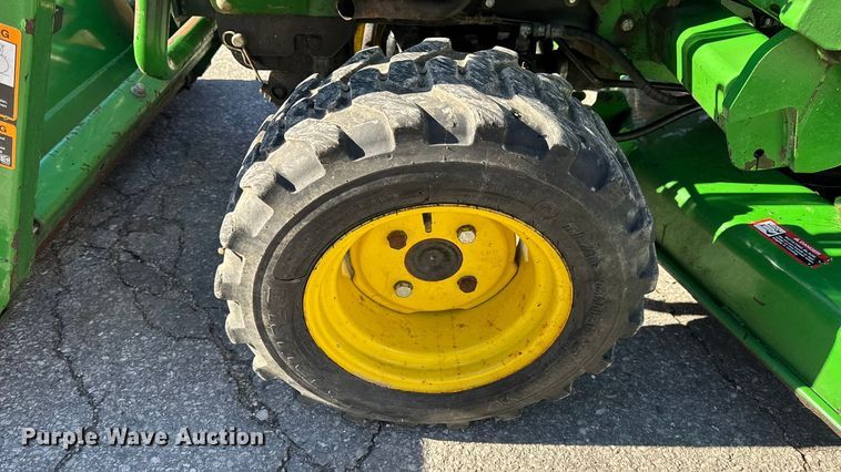 image for item EN0868 2015 John Deere 2032R MFWD tractor