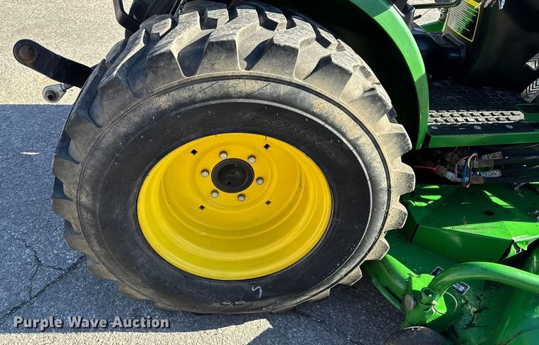 image for item EN0868 2015 John Deere 2032R MFWD tractor