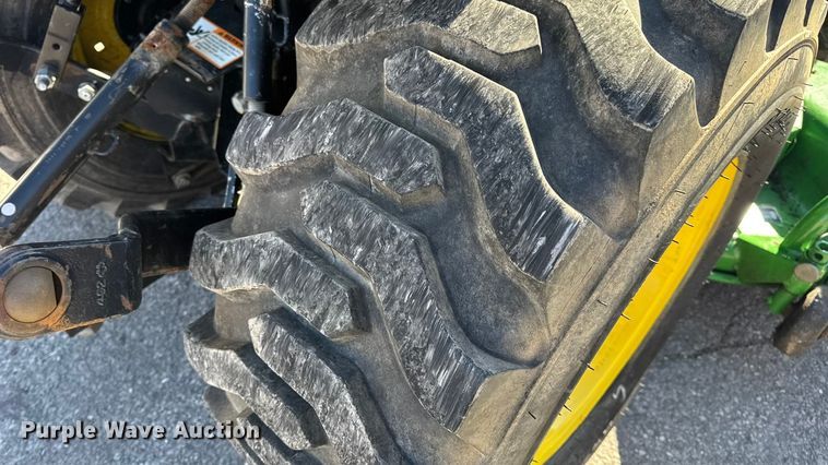 image for item EN0868 2015 John Deere 2032R MFWD tractor