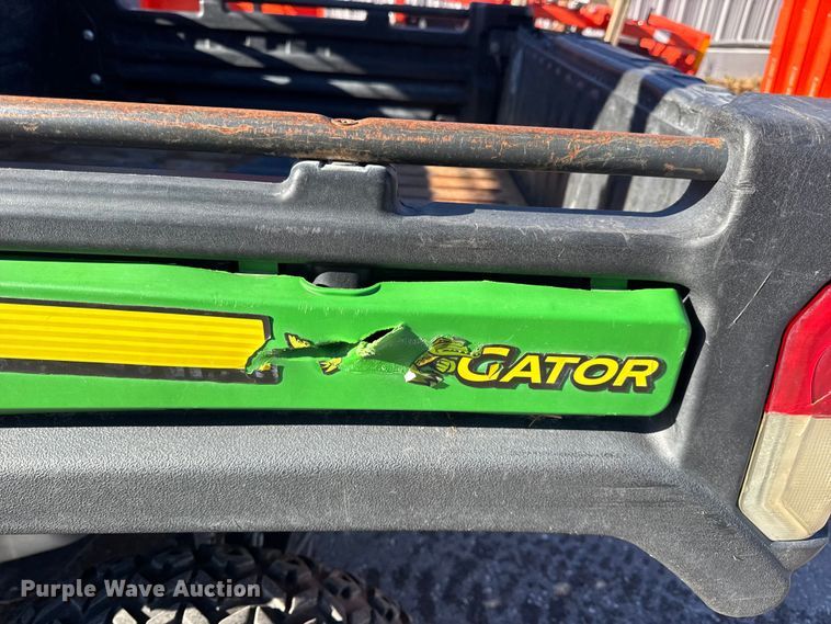 image for item EN0869 2014 John Deere 825I utility vehicle