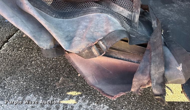 image for item EN0869 2014 John Deere 825I utility vehicle