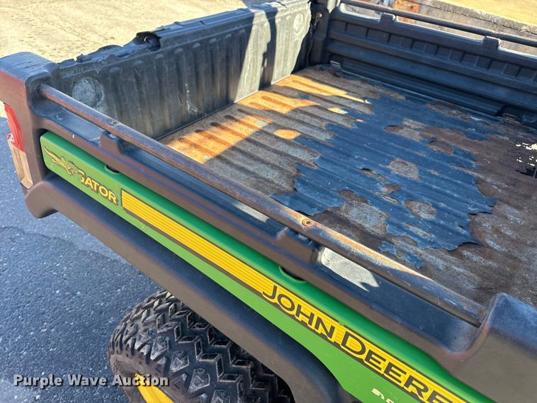 image for item EN0869 2014 John Deere 825I utility vehicle