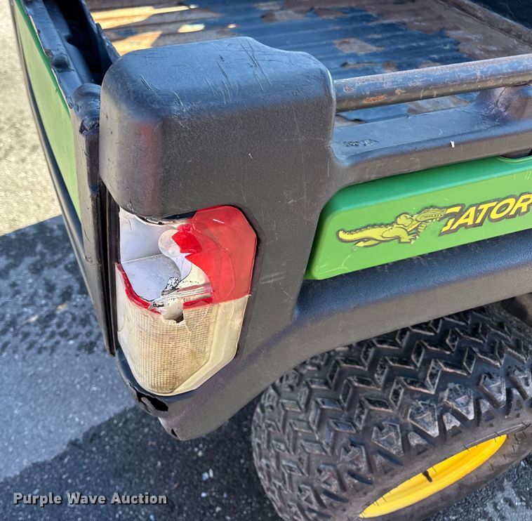 image for item EN0869 2014 John Deere 825I utility vehicle