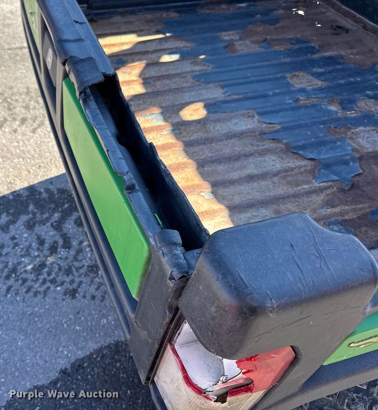 image for item EN0869 2014 John Deere 825I utility vehicle