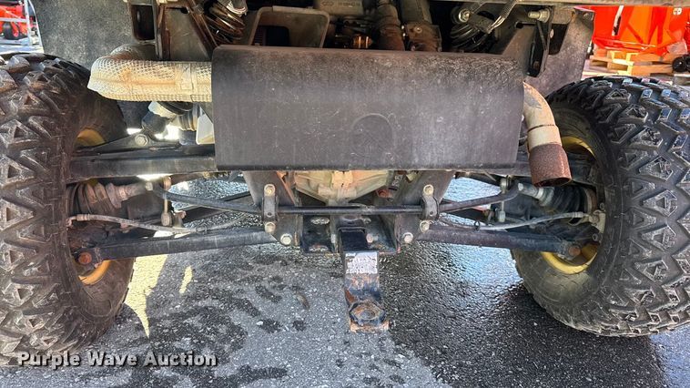 image for item EN0869 2014 John Deere 825I utility vehicle