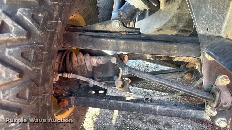 image for item EN0869 2014 John Deere 825I utility vehicle