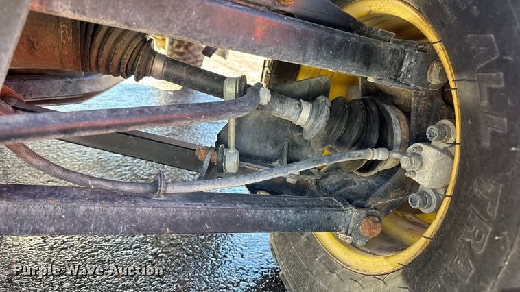 image for item EN0869 2014 John Deere 825I utility vehicle