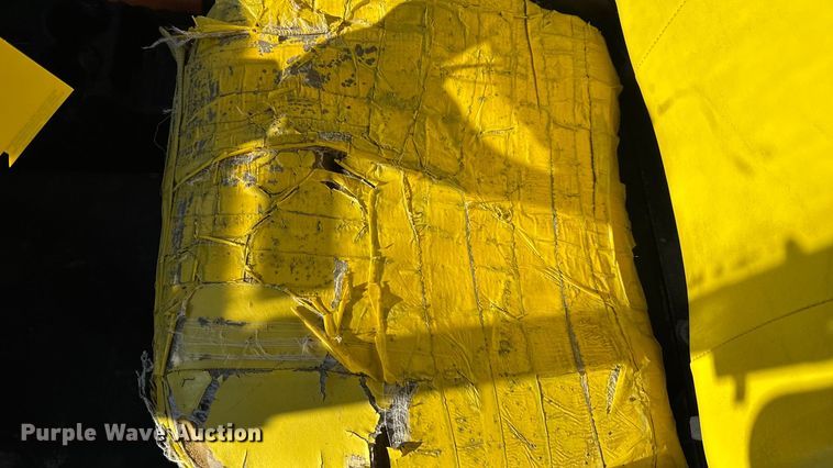 image for item EN0869 2014 John Deere 825I utility vehicle