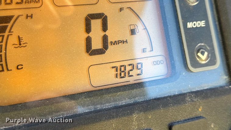 image for item EN0869 2014 John Deere 825I utility vehicle