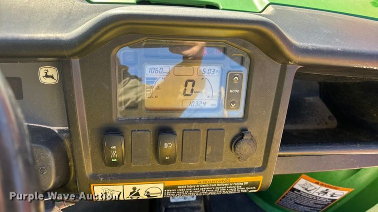 image for item EN0869 2014 John Deere 825I utility vehicle