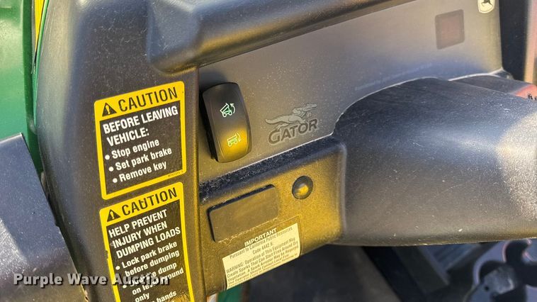 image for item EN0869 2014 John Deere 825I utility vehicle