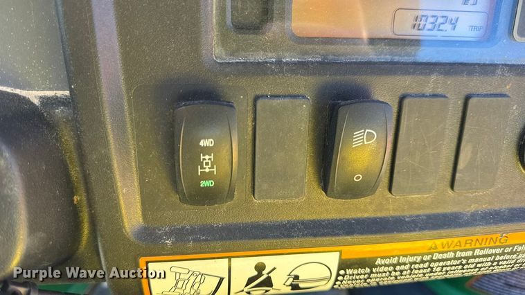 image for item EN0869 2014 John Deere 825I utility vehicle