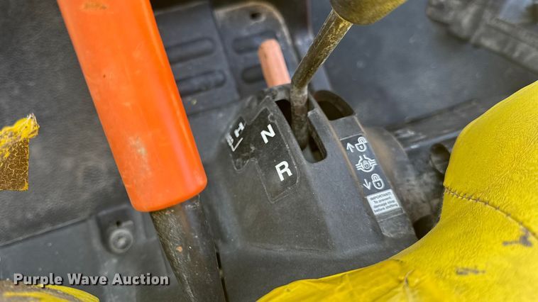 image for item EN0869 2014 John Deere 825I utility vehicle