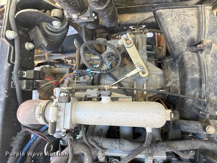 image for item EN0869 2014 John Deere 825I utility vehicle