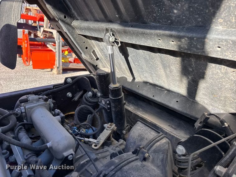 image for item EN0869 2014 John Deere 825I utility vehicle