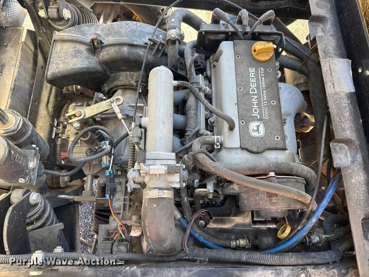 image for item EN0869 2014 John Deere 825I utility vehicle