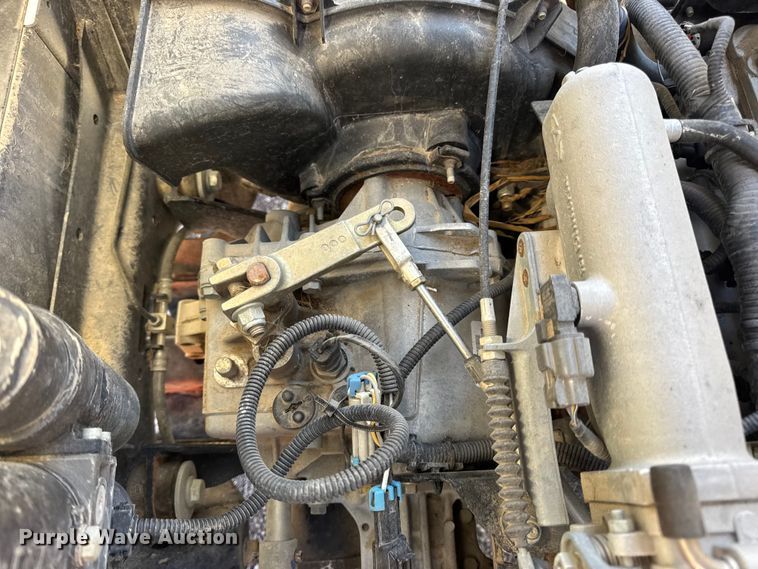 image for item EN0869 2014 John Deere 825I utility vehicle