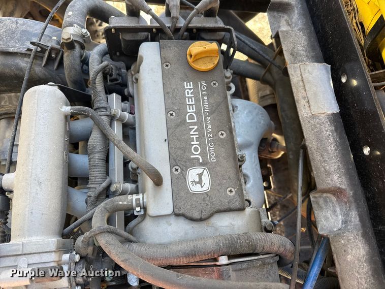 image for item EN0869 2014 John Deere 825I utility vehicle