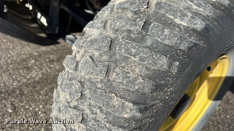 image for item EN0869 2014 John Deere 825I utility vehicle