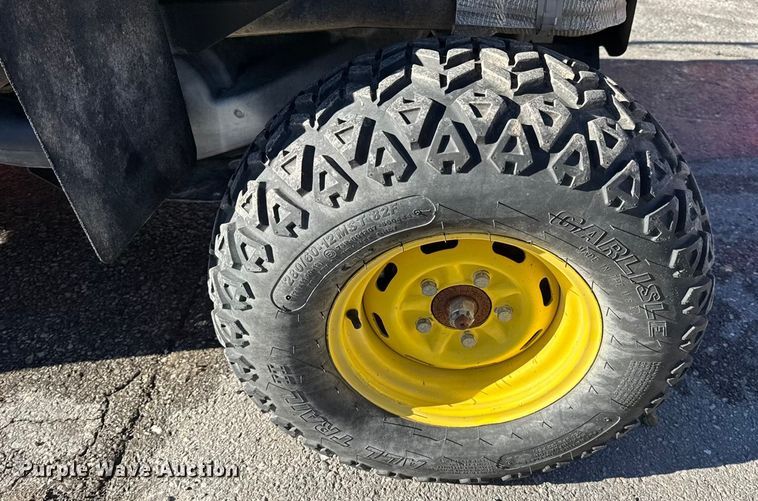 image for item EN0869 2014 John Deere 825I utility vehicle