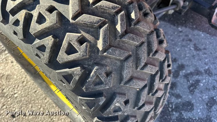 image for item EN0869 2014 John Deere 825I utility vehicle