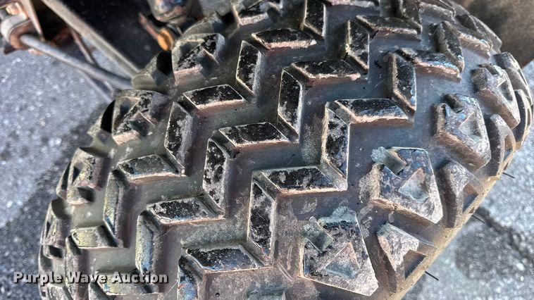 image for item EN0869 2014 John Deere 825I utility vehicle