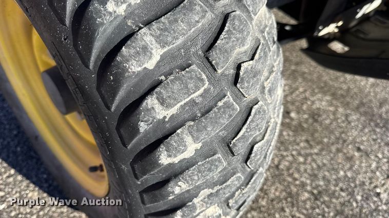 image for item EN0869 2014 John Deere 825I utility vehicle