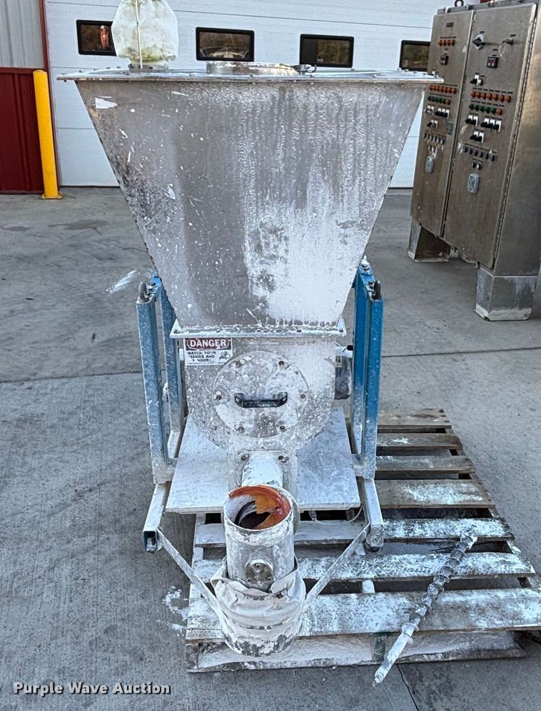 image for item EN5936 (3) Brabender Technologie Inc. H32-DSR103/150 single screw feeders