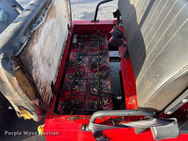 image for item EN5944 Columbia golf cart