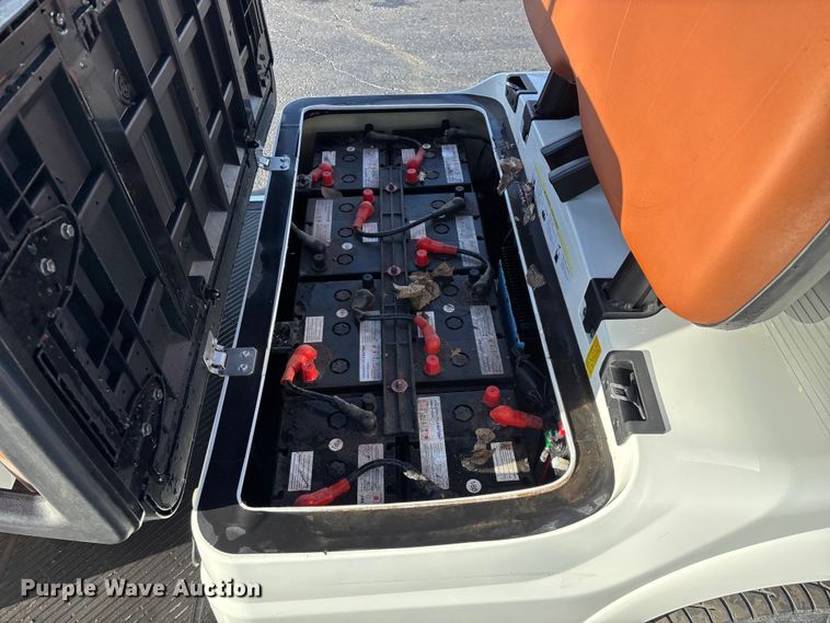 image for item EN5945 Icon LT-B627.4+2-C0M golf cart