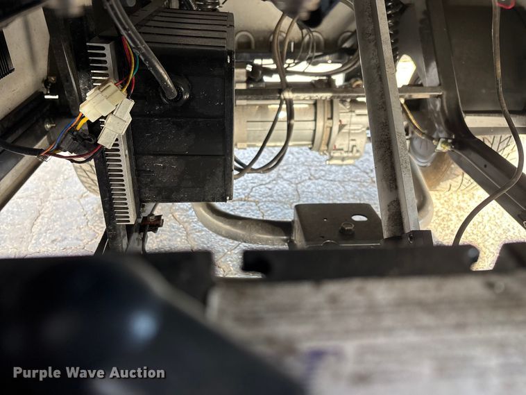 image for item EN5947 Icon LT-B627.H8-C0M golf cart