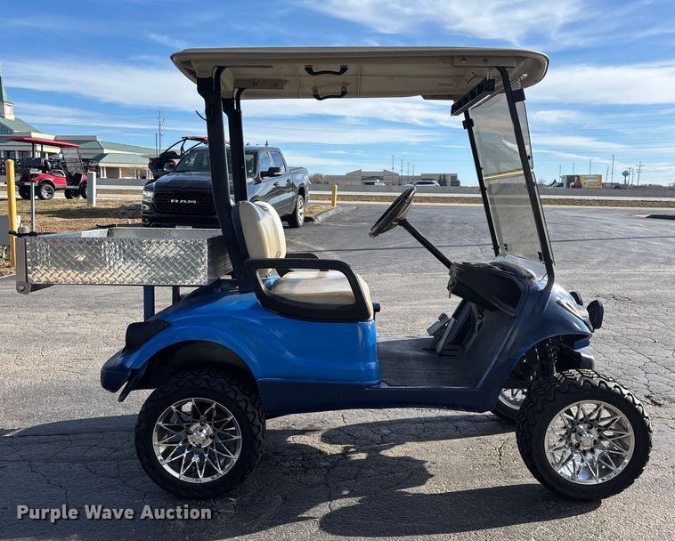 image for item EN5948 Yamaha golf cart