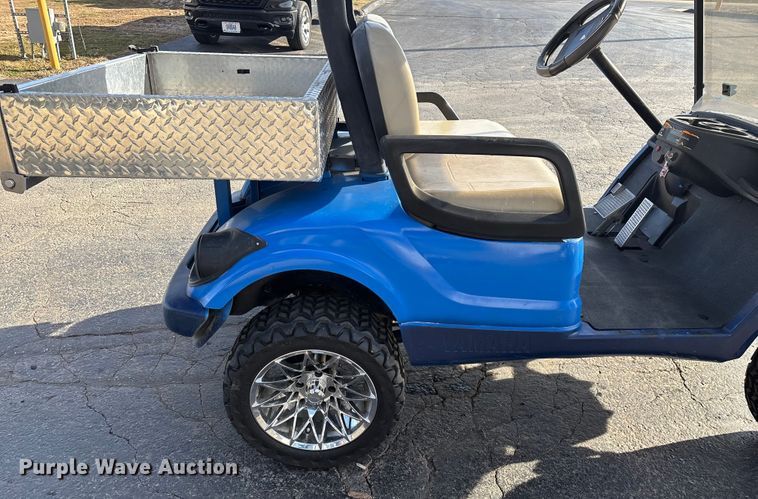 image for item EN5948 Yamaha golf cart