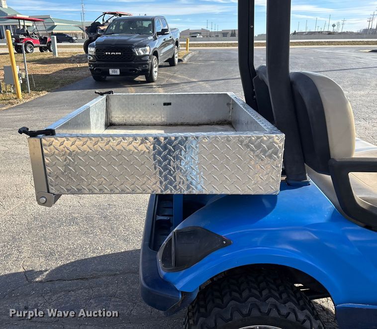 image for item EN5948 Yamaha golf cart