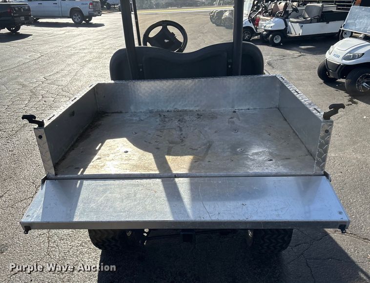 image for item EN5948 Yamaha golf cart