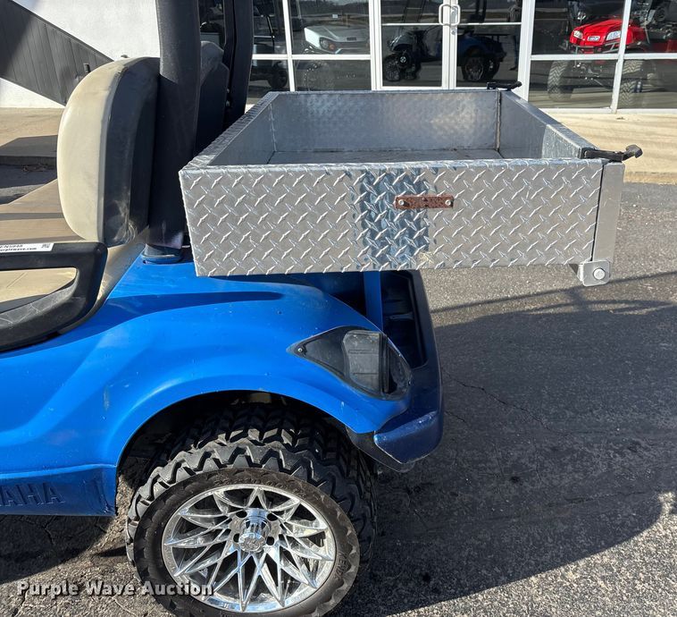 image for item EN5948 Yamaha golf cart