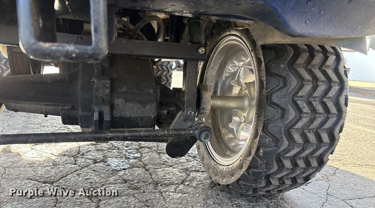 image for item EN5948 Yamaha golf cart