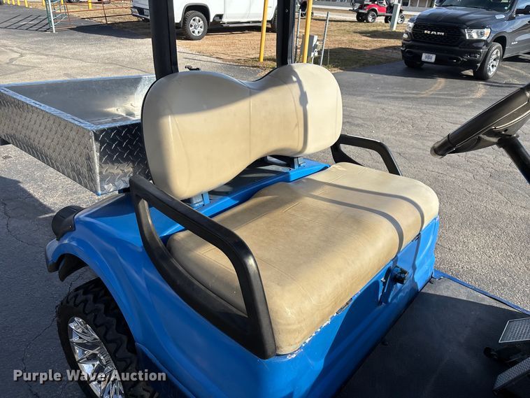 image for item EN5948 Yamaha golf cart