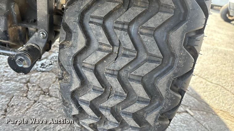 image for item EN5948 Yamaha golf cart