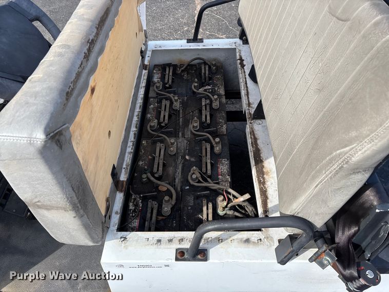 image for item EN5952 Columbia golf cart