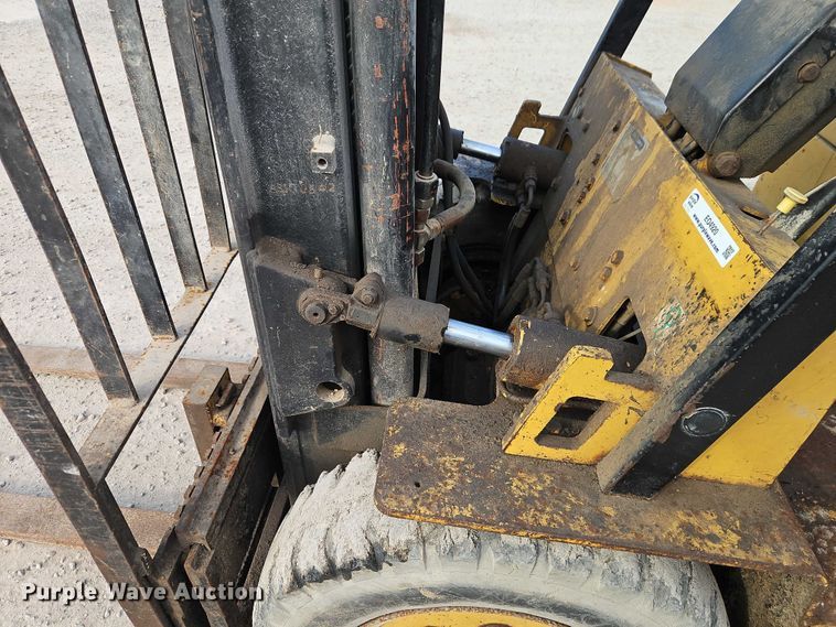 image for item EO4920 1989 Caterpillar V50D forklift