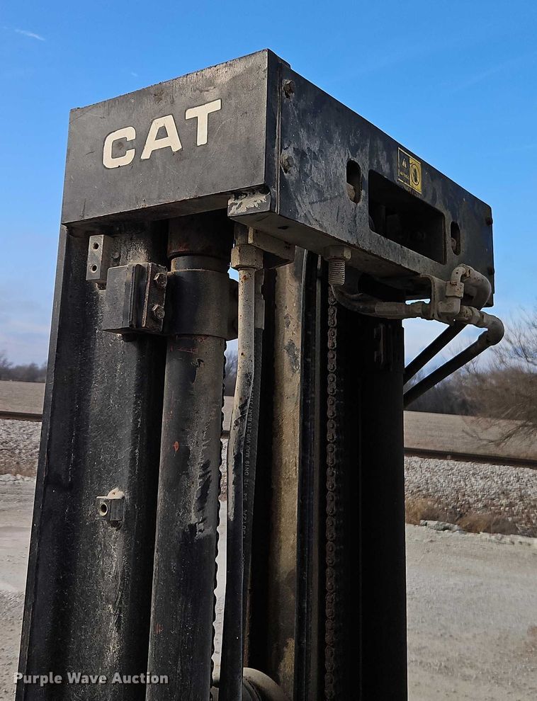 image for item EO4920 1989 Caterpillar V50D forklift