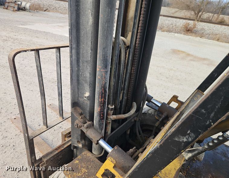 image for item EO4920 1989 Caterpillar V50D forklift